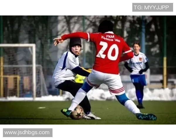 心疼足球的背后故事与那些不为人知的辛酸与坚持